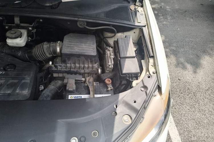 Used BYD S7 2016 2.0T Automatic Prestige Plus Engine Bay Left