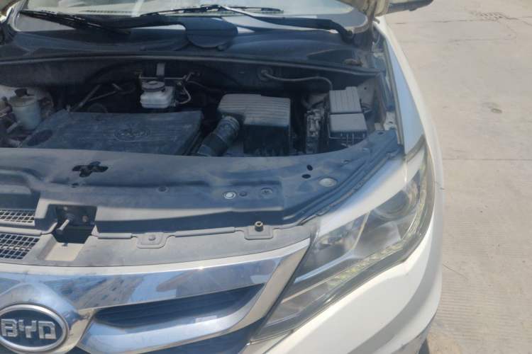 Used BYD S7 2016 1.5T Manual Luxury Edition Engine Bay Left