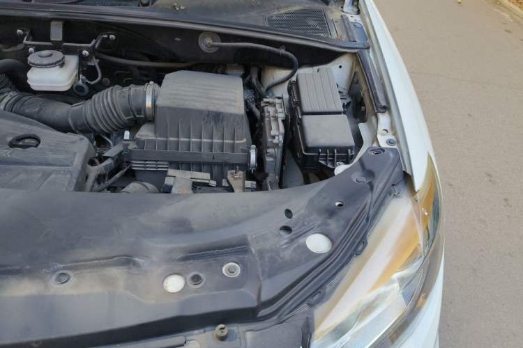 Used BYD S7 2016 2.0T Automatic Prestige Edition Engine Bay Left
