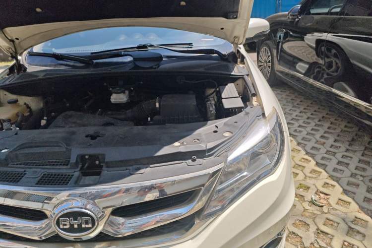 Used BYD S7 2016 2.0T Automatic Prestige Plus Engine Bay Left
