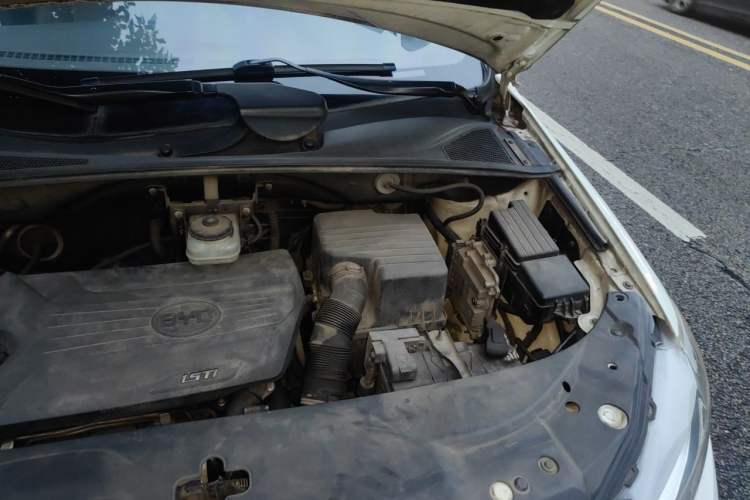 Used BYD S7 2016 1.5T Manual Luxury Edition Engine Bay Left
