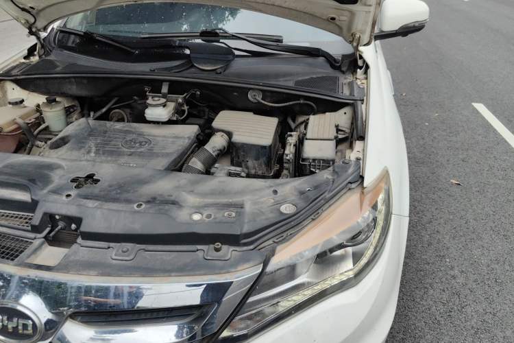 Used BYD S7 2016 1.5T Manual Luxury Edition Engine Bay Left