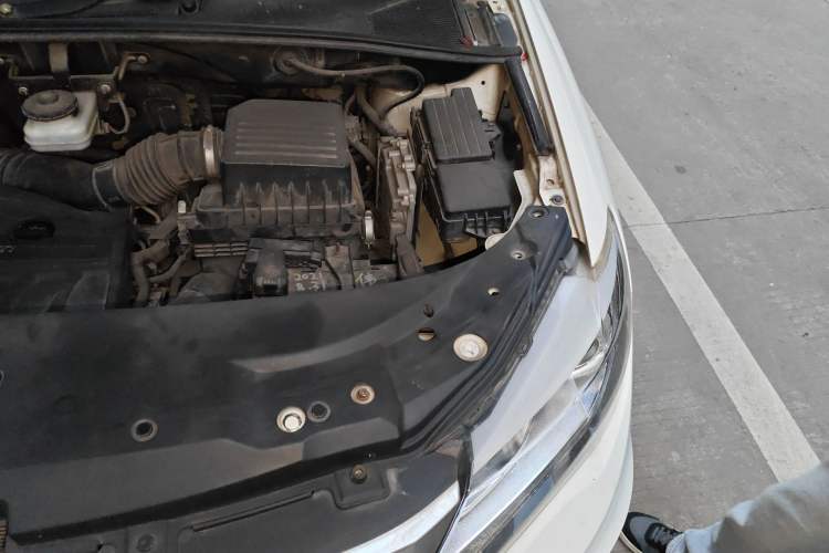 Used BYD S7 2016 2.0T Automatic Prestige Plus Engine Bay Left