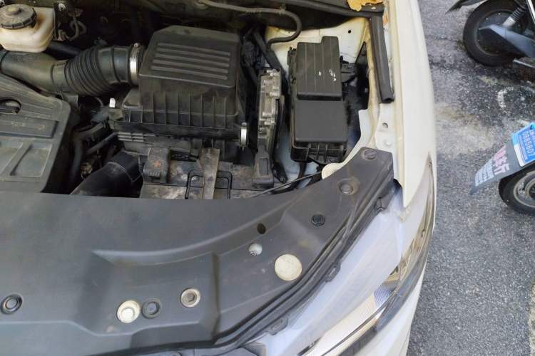 Used BYD S7 2016 2.0T Automatic Prestige Plus Engine Bay Left