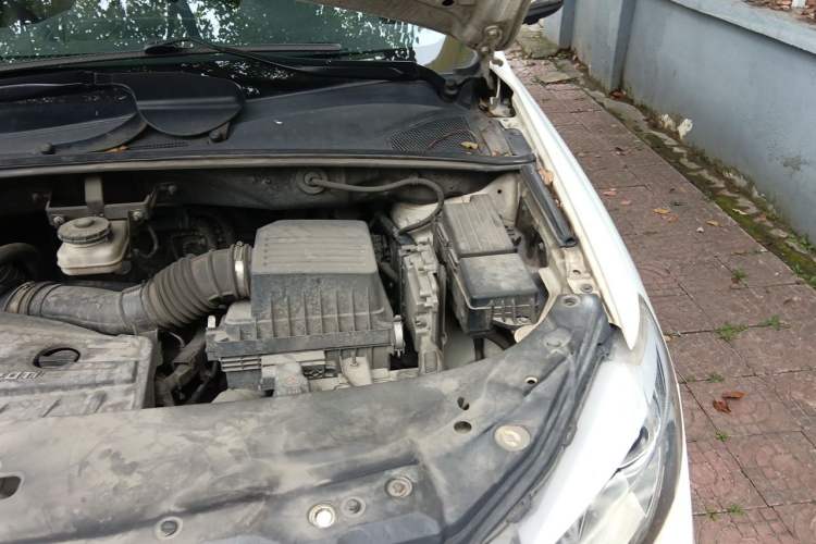 Used BYD S7 2016 2.0T Automatic Prestige Plus Engine Bay Left