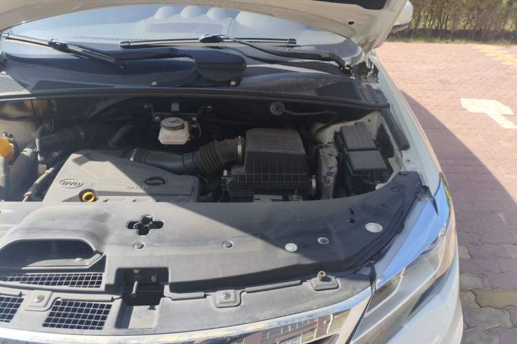 Used BYD S7 2016 2.0T Automatic Prestige Plus Engine Bay Left
