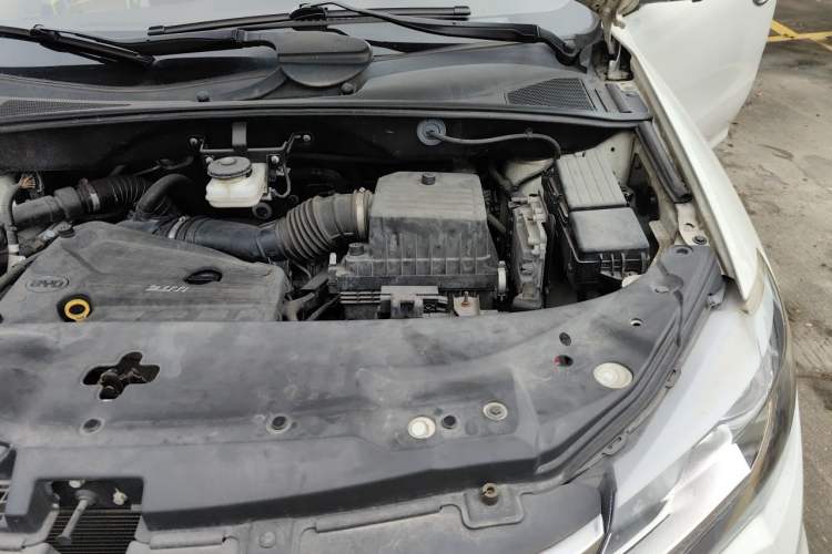 Used BYD S7 2016 2.0T Automatic Prestige Plus Engine Bay Left