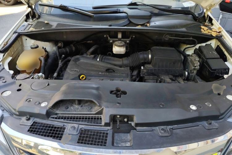 Used BYD S7 2016 2.0T Automatic Prestige Plus Engine Bay