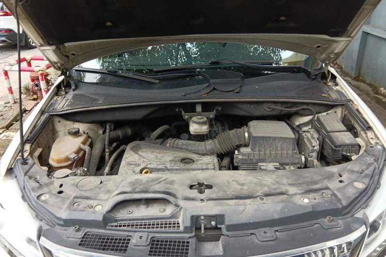 Used BYD S7 2016 2.0T Automatic Prestige Plus Engine Bay