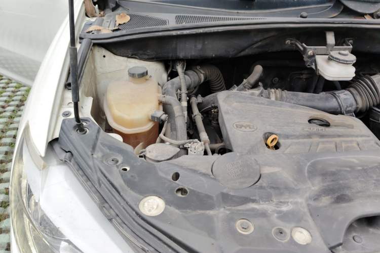 Used BYD S7 2016 2.0T Automatic Prestige Plus Engine Bay Right