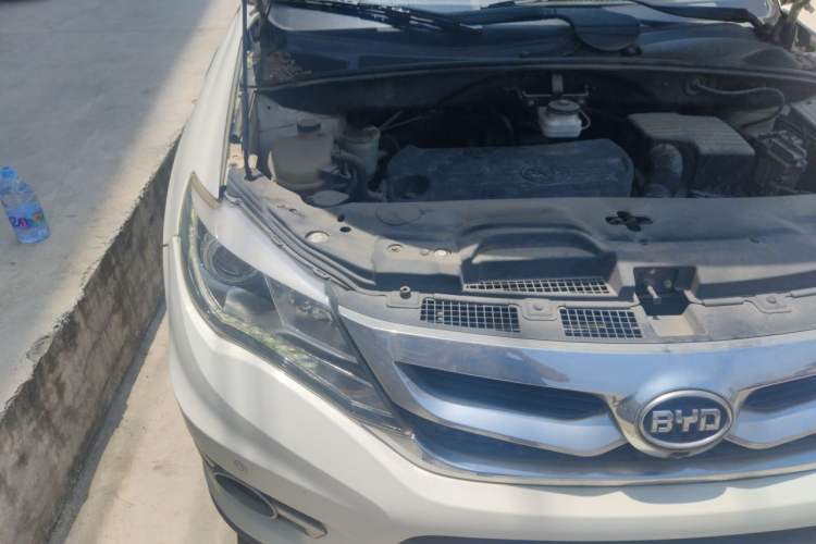 Used BYD S7 2016 1.5T Manual Luxury Edition Engine Bay Right