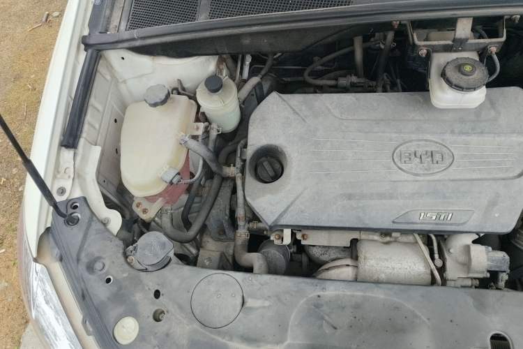 Used BYD S7 2016 1.5T Manual Luxury Edition Engine Bay Right