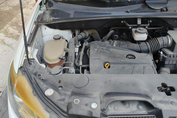 Used BYD S7 2016 2.0T Automatic Prestige Edition Engine Bay Right