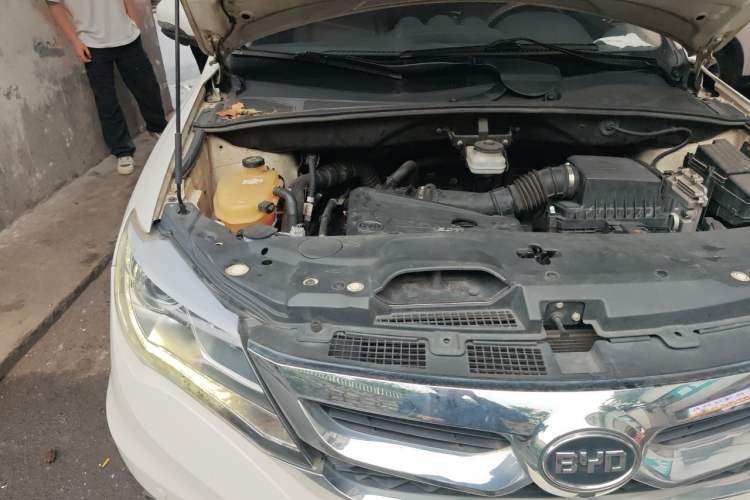 Used BYD S7 2016 2.0T Automatic Prestige Edition Engine Bay Right