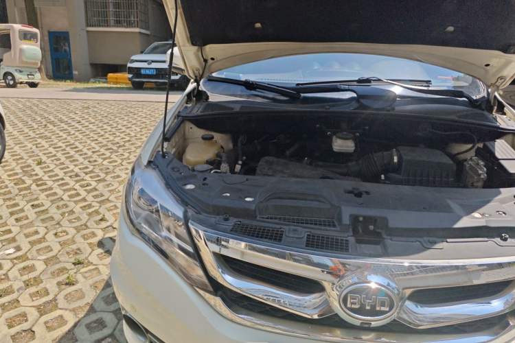Used BYD S7 2016 2.0T Automatic Prestige Plus Engine Bay Right