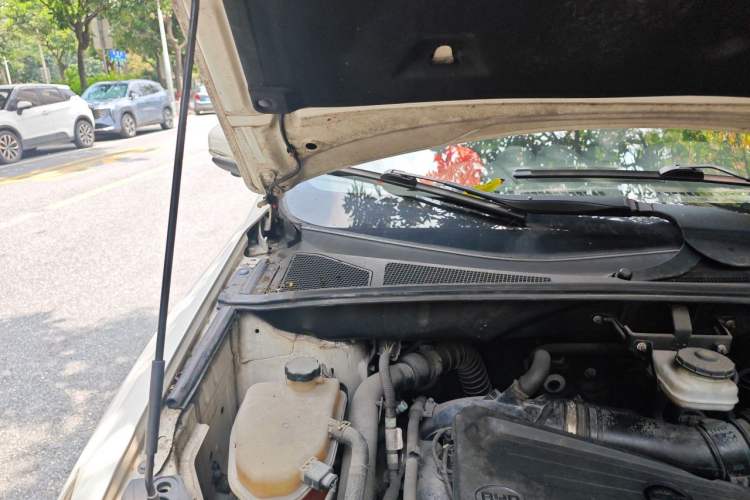 Used BYD S7 2016 2.0T Automatic Prestige Plus Engine Bay Right