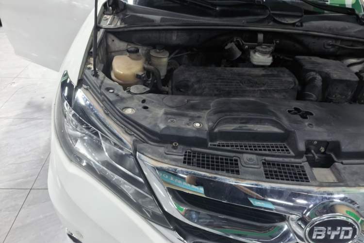 Used BYD S7 2016 1.5T Manual Luxury Edition Engine Bay Right
