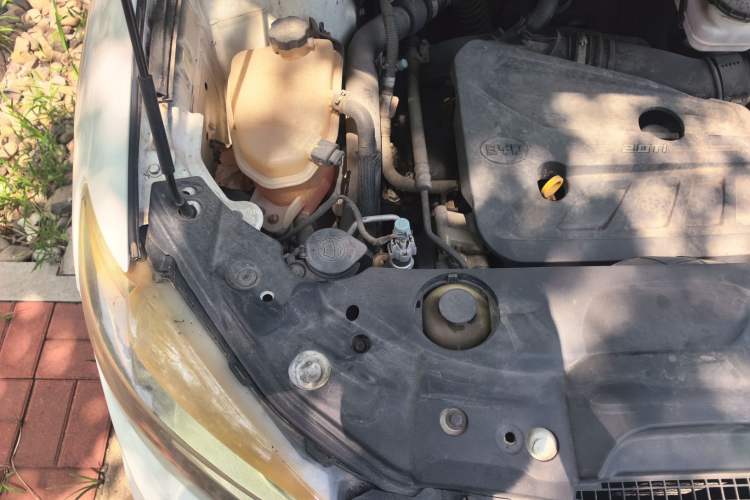 Used BYD S7 2016 2.0T Automatic Prestige Plus Engine Bay Right