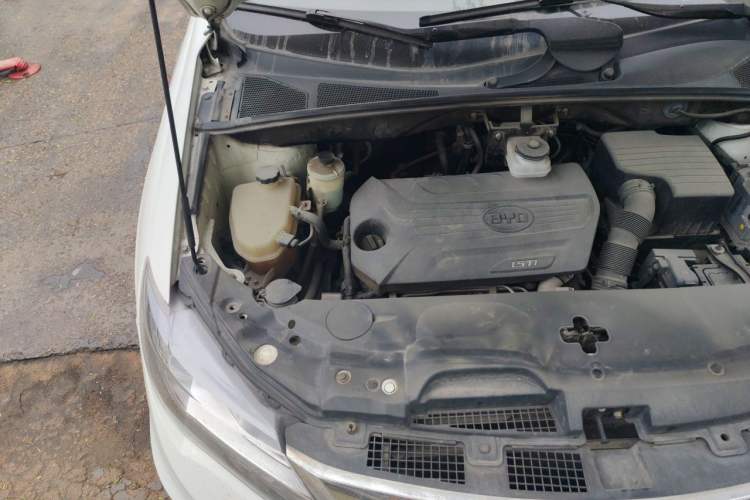 Used BYD S7 2016 1.5T Manual Luxury Edition Engine Bay Right