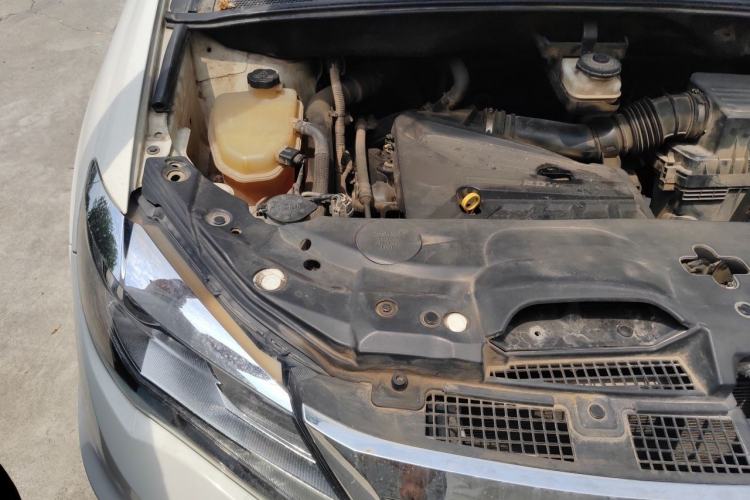 Used BYD S7 2016 2.0T Automatic Flagship Version Engine Bay Right