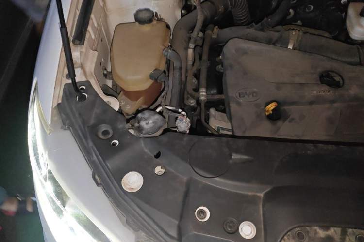 Used BYD S7 2016 2.0T Automatic Prestige Plus Engine Bay Right