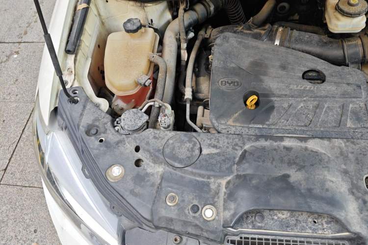Used BYD S7 2016 2.0T Automatic Prestige Edition Engine Bay Right