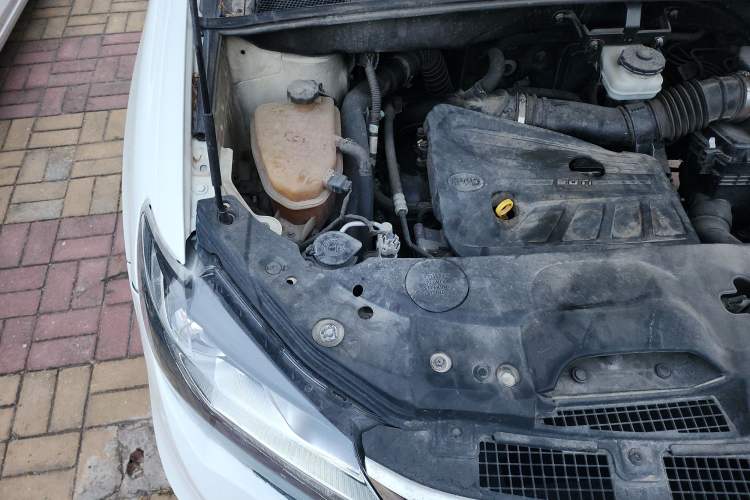 Used BYD S7 2016 2.0T Automatic Prestige Edition Engine Bay Right