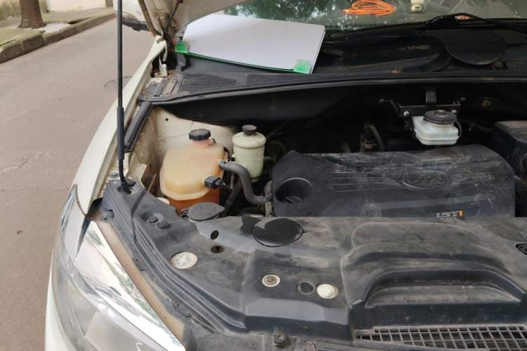 Used BYD S7 2016 1.5T Manual Luxury Edition Engine Bay Right