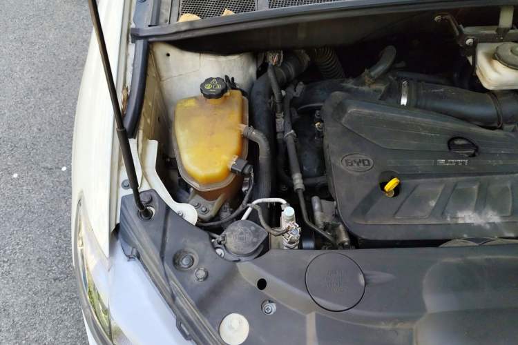 Used BYD S7 2016 2.0T Automatic Prestige Plus Engine Bay Right