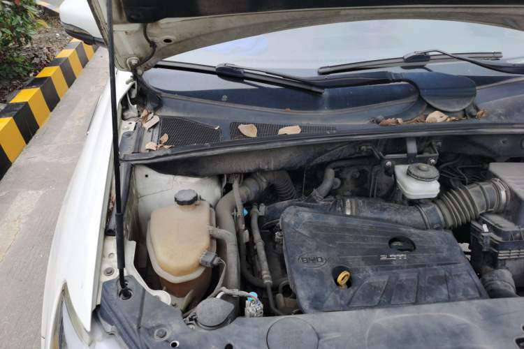 Used BYD S7 2016 2.0T Automatic Prestige Plus Engine Bay Right