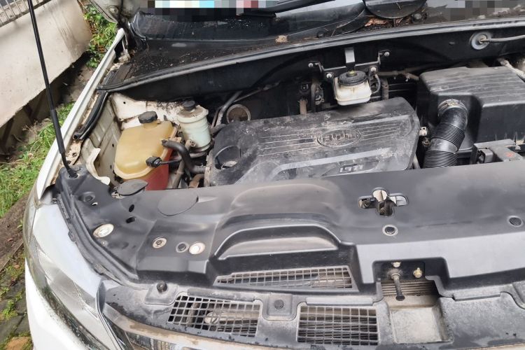 Used BYD S7 2016 1.5T Manual Luxury Edition Engine Bay Right