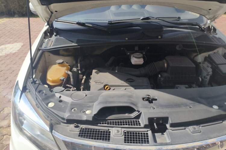 Used BYD S7 2016 2.0T Automatic Prestige Plus Engine Bay Right