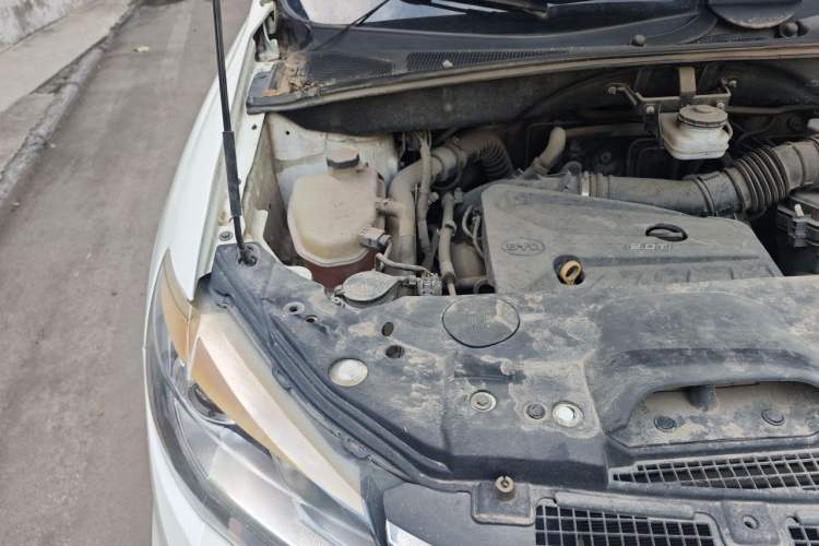 Used BYD S7 2016 2.0T Automatic Prestige Edition Engine Bay Right