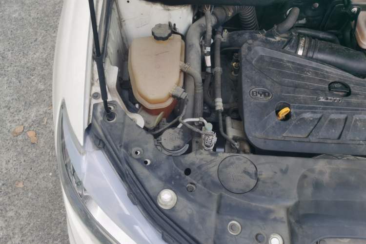 Used BYD S7 2016 2.0T Automatic Prestige Edition Engine Bay Right