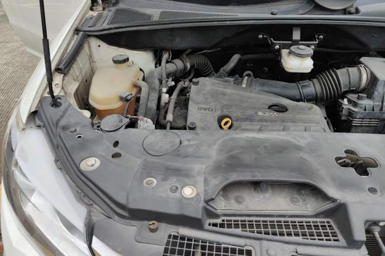 Used BYD S7 2016 2.0T Automatic Prestige Plus Engine Bay Right