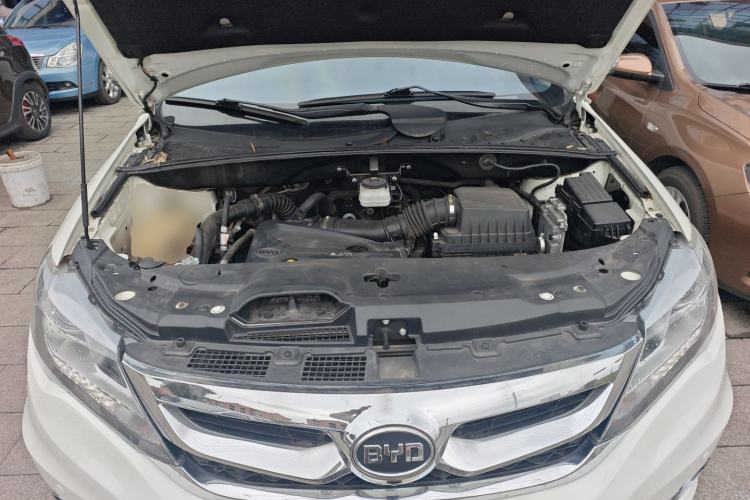 Used BYD S7 2016 2.0T Automatic Prestige Plus Engine Bay