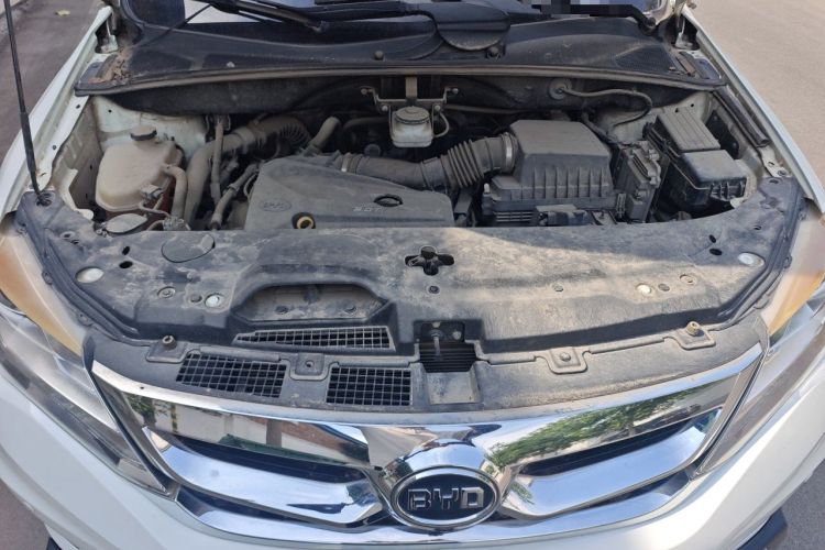 Used BYD S7 2016 2.0T Automatic Prestige Edition Engine Bay