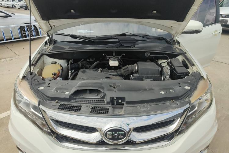 Used BYD S7 2016 2.0T Automatic Prestige Plus Engine Bay