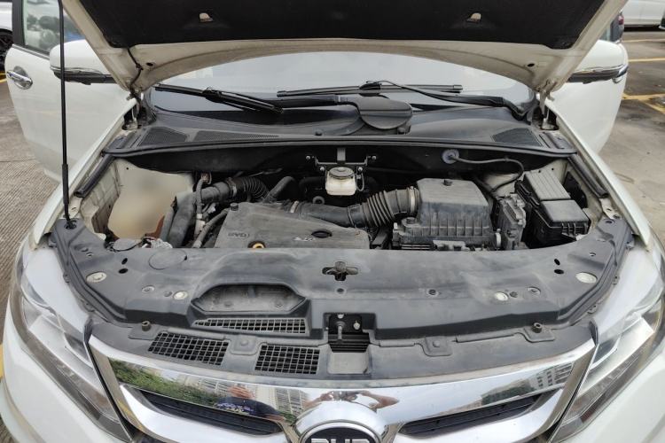 Used BYD S7 2016 2.0T Automatic Prestige Plus Engine Bay