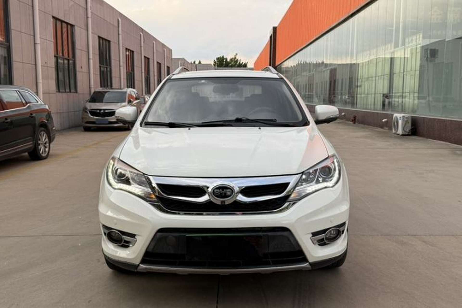 Used BYD S7 2016 2.0T Automatic Prestige Edition Exterior 2
