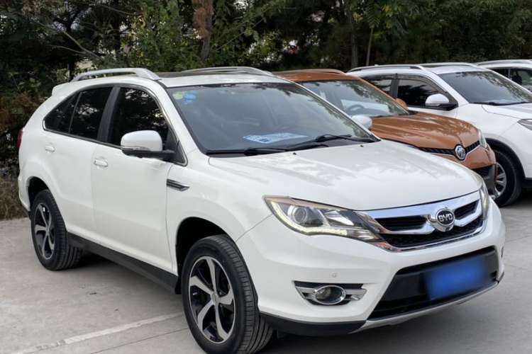 Used BYD S7 2016 2.0T Automatic Prestige Edition Exterior 2
