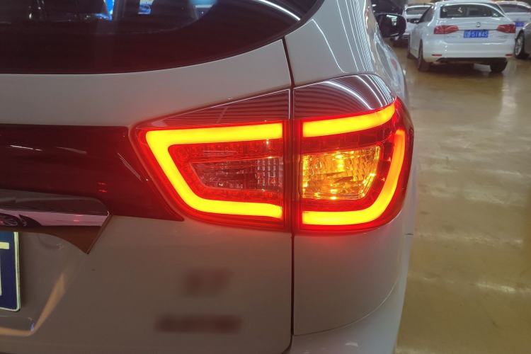 Used BYD S7 2016 2.0T Automatic Prestige Plus Exterior 3