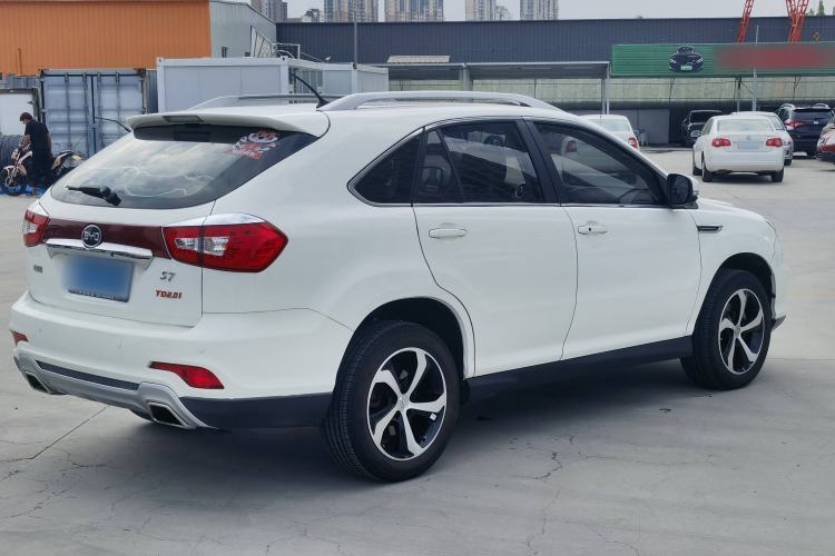 Used BYD S7 2016 2.0T Automatic Prestige Plus Exterior 3