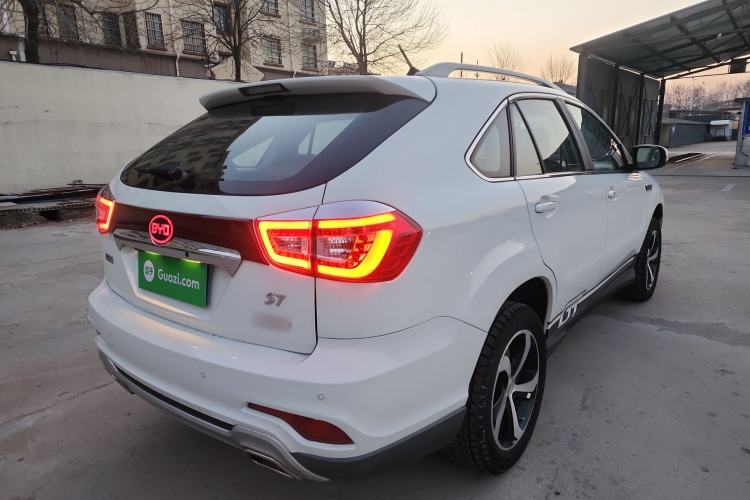 Used BYD S7 2016 2.0T Automatic Prestige Edition Exterior 3
