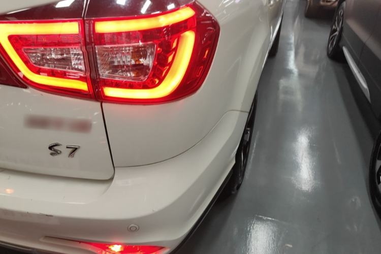 Used BYD S7 2016 2.0T Automatic Prestige Plus Exterior 3