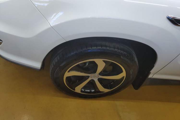 Used BYD S7 2016 2.0T Automatic Prestige Plus Exterior 4