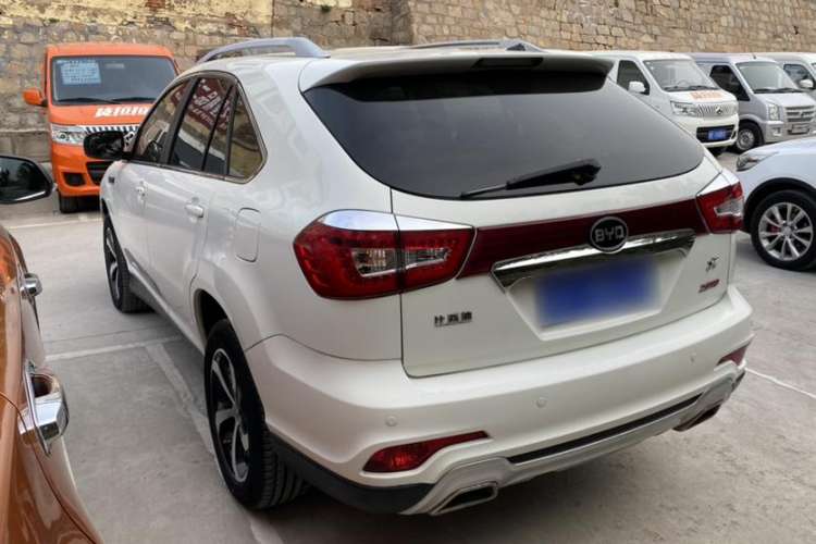 Used BYD S7 2016 2.0T Automatic Prestige Edition Exterior 4