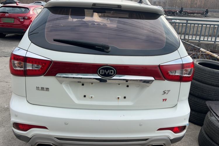 Used BYD S7 2016 1.5T Manual Luxury Edition Exterior 4