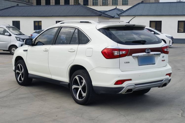 Used BYD S7 2016 2.0T Automatic Prestige Plus Exterior 5
