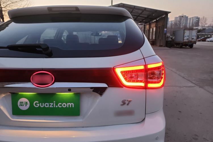 Used BYD S7 2016 2.0T Automatic Prestige Edition Exterior 6